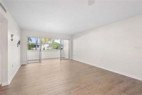 Condo in Port Charlotte, Florida, 1 bedroom  № 1918516 - photo 5