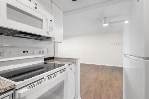 Condo in Port Charlotte, Florida, 1 bedroom  № 1918516 - photo 10