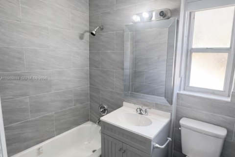 Casa en alquiler en Miami, Florida, 2 dormitorios, 79.43 m2 № 2030725 - foto 5