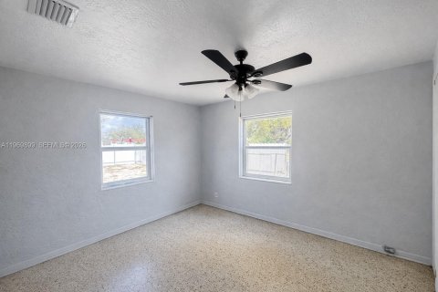 Casa en alquiler en Miami, Florida, 2 dormitorios, 79.43 m2 № 2030725 - foto 7