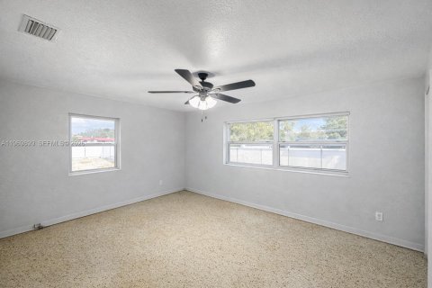 Casa en alquiler en Miami, Florida, 2 dormitorios, 79.43 m2 № 2030725 - foto 6