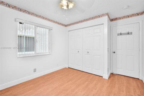 House in Weston, Florida 3 bedrooms, 125.7 sq.m. № 2069075 - photo 24