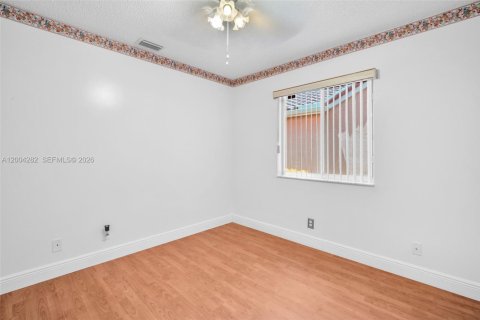 House in Weston, Florida 3 bedrooms, 125.7 sq.m. № 2069075 - photo 23