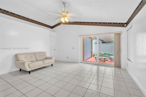 House in Weston, Florida 3 bedrooms, 125.7 sq.m. № 2069075 - photo 13