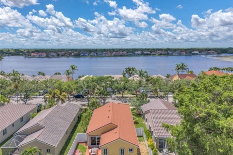 House in Weston, Florida 3 bedrooms, 125.7 sq.m. № 2069075 - photo 4