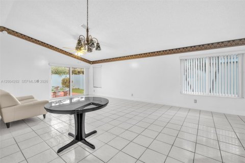 House in Weston, Florida 3 bedrooms, 125.7 sq.m. № 2069075 - photo 16