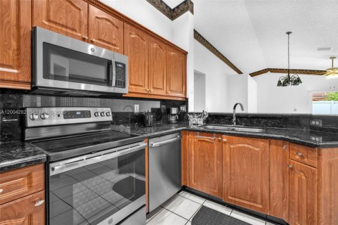 House in Weston, Florida 3 bedrooms, 125.7 sq.m. № 2069075 - photo 21