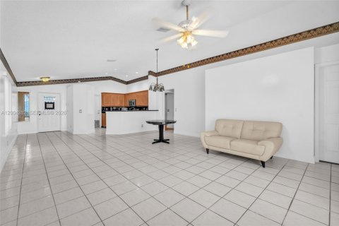 House in Weston, Florida 3 bedrooms, 125.7 sq.m. № 2069075 - photo 10