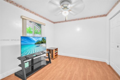 House in Weston, Florida 3 bedrooms, 125.7 sq.m. № 2069075 - photo 25