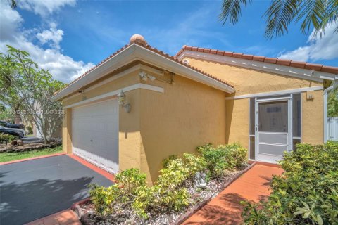 House in Weston, Florida 3 bedrooms, 125.7 sq.m. № 2069075 - photo 3