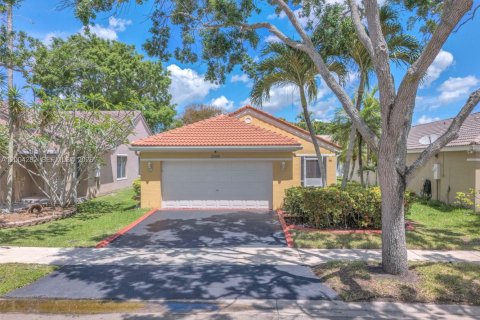 House in Weston, Florida 3 bedrooms, 125.7 sq.m. № 2069075