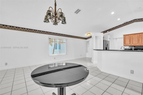 House in Weston, Florida 3 bedrooms, 125.7 sq.m. № 2069075 - photo 15