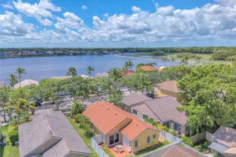 House in Weston, Florida 3 bedrooms, 125.7 sq.m. № 2069075 - photo 5