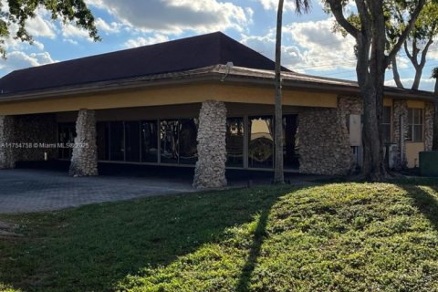 Condo in Lauderhill, Florida, 1 bedroom  № 1864375 - photo 15