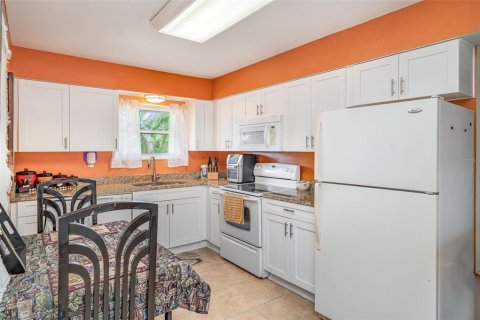 Купить виллу или дом в Сан-Сити-Центр, Флорида 10 комнат, 125.05м2, № 1650510 - фото 5