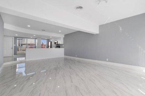 Купить коммерческую недвижимость в Помпано-Бич, Флорида 203.64м2, № 2251452 - фото 28