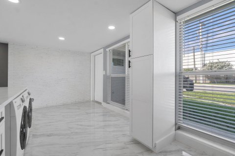 Купить коммерческую недвижимость в Помпано-Бич, Флорида 203.64м2, № 2251452 - фото 25