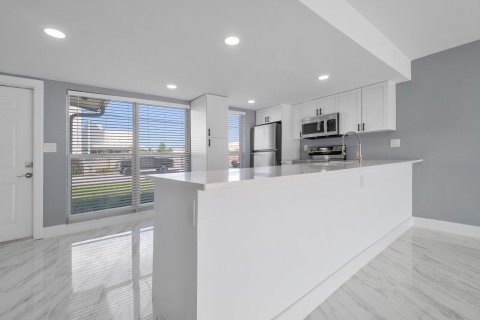 Купить коммерческую недвижимость в Помпано-Бич, Флорида 203.64м2, № 2251452 - фото 26