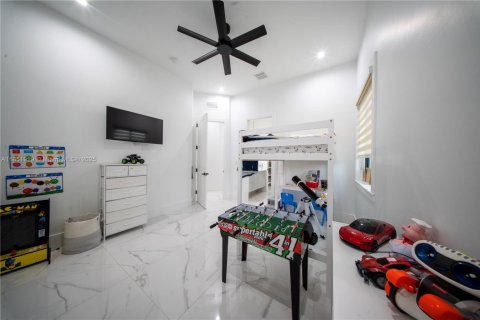 House in Miami, Florida 5 bedrooms, 355.44 sq.m. № 1878376 - photo 27