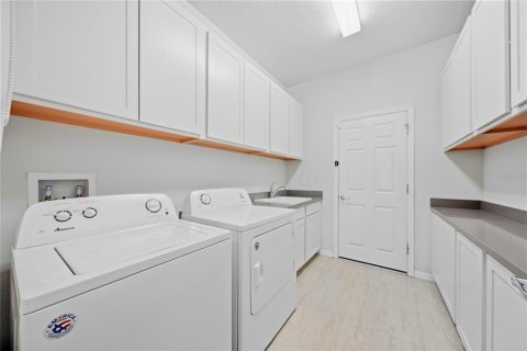 House in Riverview, Florida 4 bedrooms, 251.49 sq.m. № 2394442 - photo 27