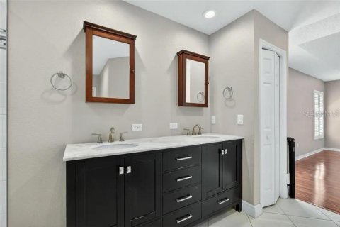 House in Eustis, Florida 3 bedrooms, 160.63 sq.m. № 2429074 - photo 17