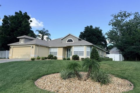 House in Eustis, Florida 3 bedrooms, 160.63 sq.m. № 2429074 - photo 3