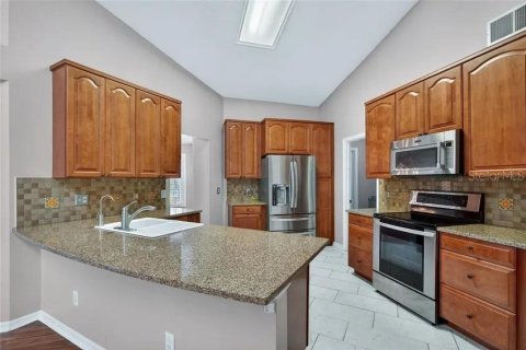 House in Eustis, Florida 3 bedrooms, 160.63 sq.m. № 2429074 - photo 8
