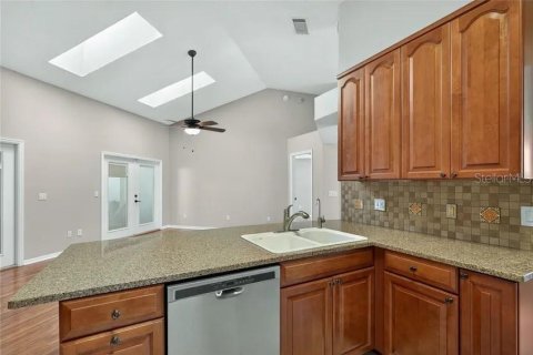 House in Eustis, Florida 3 bedrooms, 160.63 sq.m. № 2429074 - photo 9