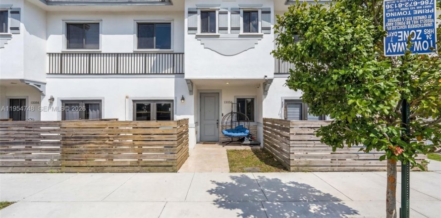 Adosado en Homestead, Florida 4 dormitorios, 156.08 m2 № 2011305