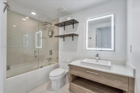 Condo in Miami, Florida, 1 bedroom  № 2081265 - photo 17