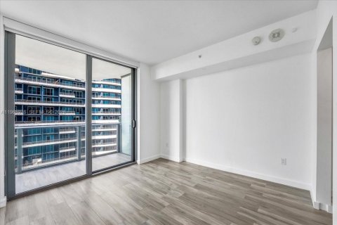 Condo in Miami, Florida, 1 bedroom  № 2081265 - photo 14