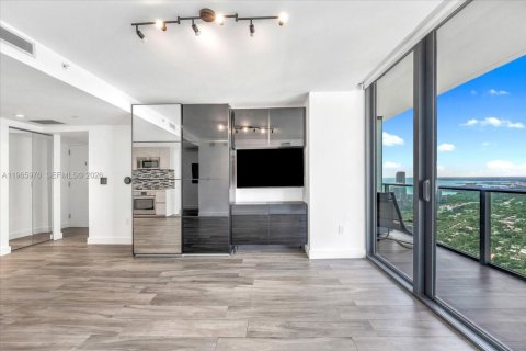 Condo in Miami, Florida, 1 bedroom  № 2081265 - photo 3