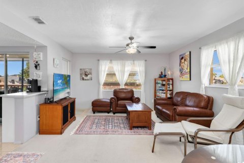 Copropriété à vendre à Cape Coral, Floride: 2 chambres, 90.49 m2 № 2171378 - photo 11