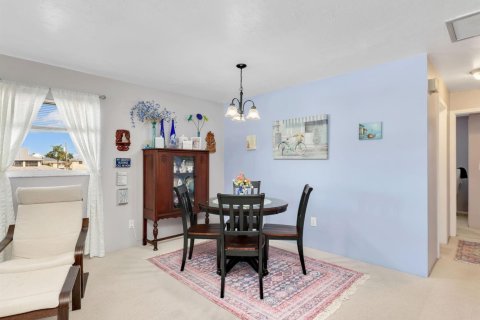 Copropriété à vendre à Cape Coral, Floride: 2 chambres, 90.49 m2 № 2171378 - photo 14