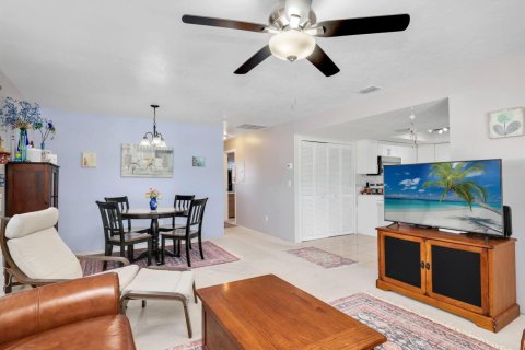 Copropriété à vendre à Cape Coral, Floride: 2 chambres, 90.49 m2 № 2171378 - photo 7