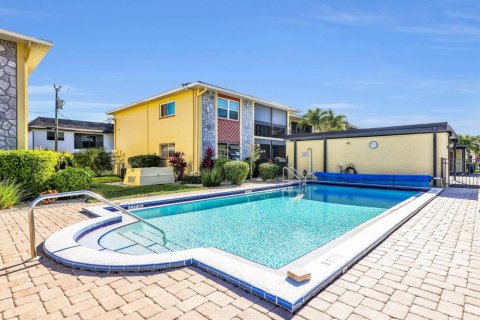Copropriété à vendre à Cape Coral, Floride: 2 chambres, 90.49 m2 № 2171378 - photo 28