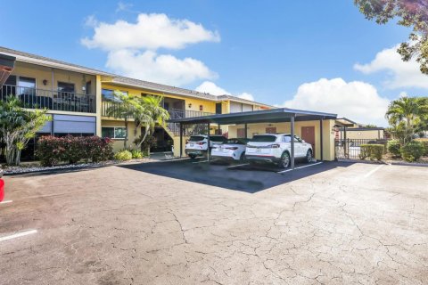 Copropriété à vendre à Cape Coral, Floride: 2 chambres, 90.49 m2 № 2171378 - photo 24