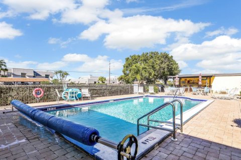 Copropriété à vendre à Cape Coral, Floride: 2 chambres, 90.49 m2 № 2171378 - photo 29
