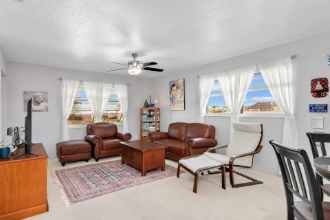 Copropriété à vendre à Cape Coral, Floride: 2 chambres, 90.49 m2 № 2171378 - photo 9