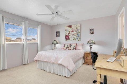 Copropriété à vendre à Cape Coral, Floride: 2 chambres, 90.49 m2 № 2171378 - photo 19