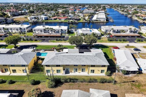 Copropriété à vendre à Cape Coral, Floride: 2 chambres, 90.49 m2 № 2171378 - photo 2