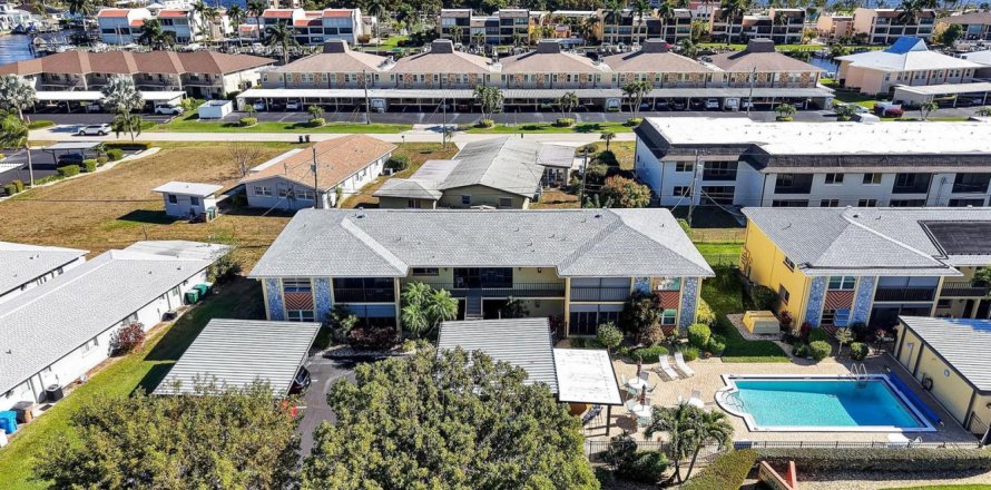 Condo à Cape Coral, Floride, 2 chambres  № 2171378