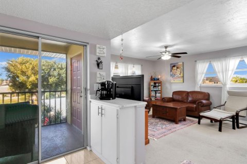 Copropriété à vendre à Cape Coral, Floride: 2 chambres, 90.49 m2 № 2171378 - photo 10