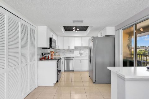 Copropriété à vendre à Cape Coral, Floride: 2 chambres, 90.49 m2 № 2171378 - photo 17