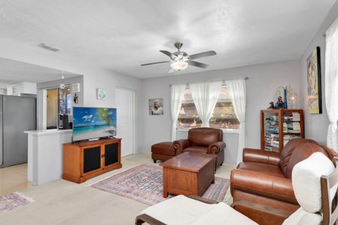 Copropriété à vendre à Cape Coral, Floride: 2 chambres, 90.49 m2 № 2171378 - photo 12