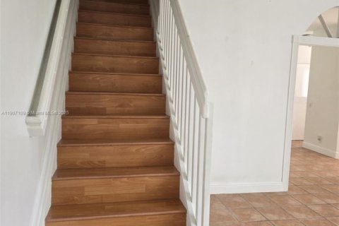 House in Weston, Florida 4 bedrooms, 176.7 sq.m. № 2013095 - photo 11