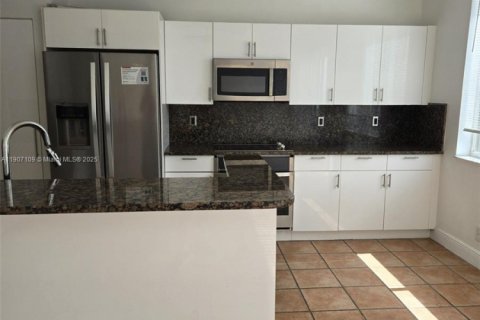 House in Weston, Florida 4 bedrooms, 176.7 sq.m. № 2013095 - photo 6