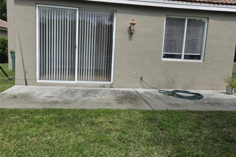 House in Weston, Florida 4 bedrooms, 176.7 sq.m. № 2013095 - photo 23