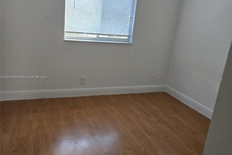 House in Weston, Florida 4 bedrooms, 176.7 sq.m. № 2013095 - photo 19