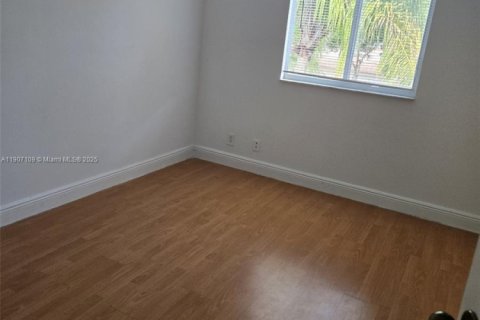 House in Weston, Florida 4 bedrooms, 176.7 sq.m. № 2013095 - photo 18